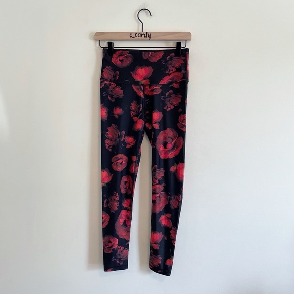 Victoria's Secret Sport Red Floral Leggings - Picture 1 of 8
